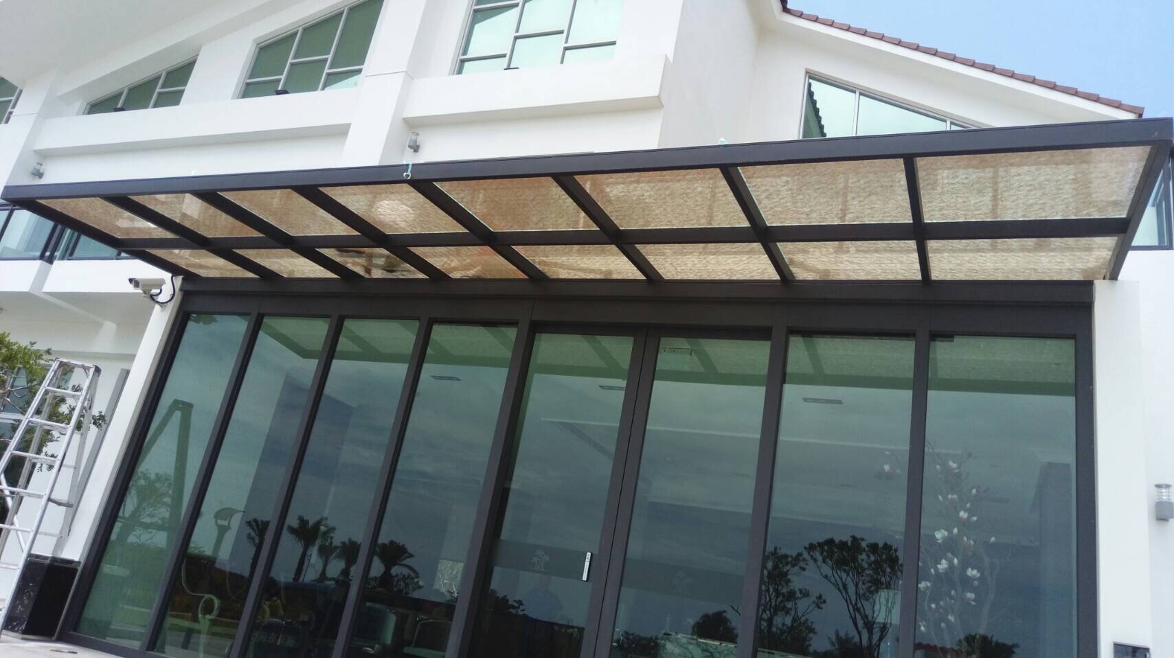 高雄前金區自動推拉門